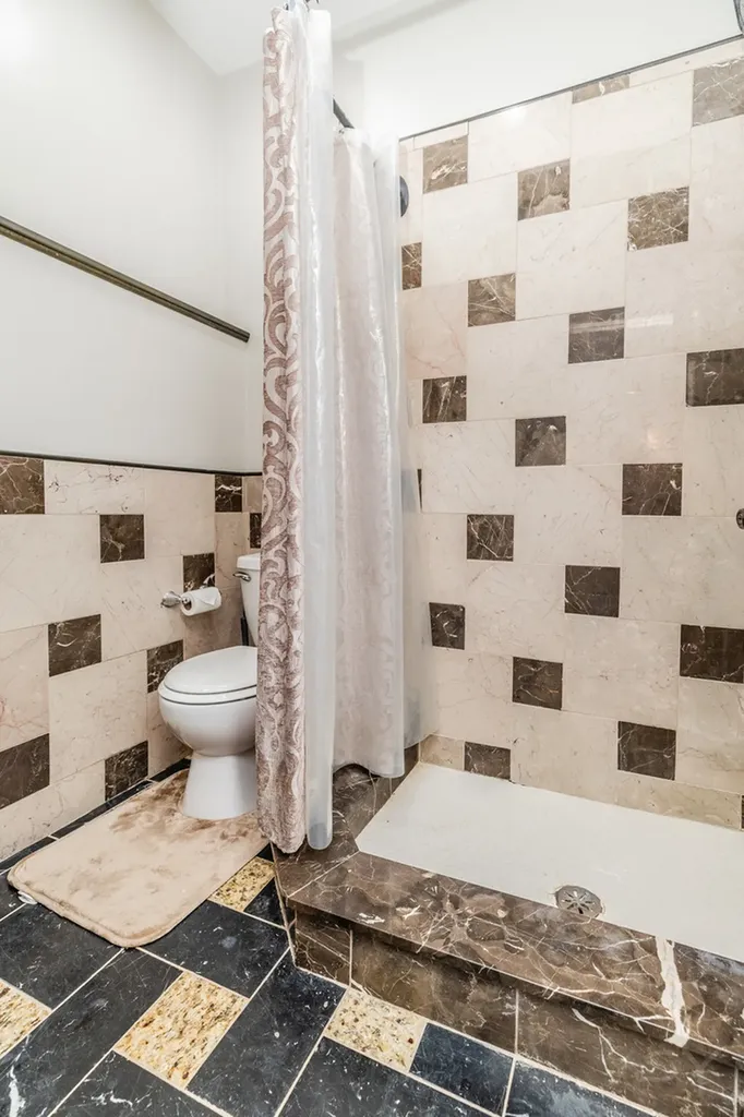 3238 North Pioneer Avenue Chicago IL 60634