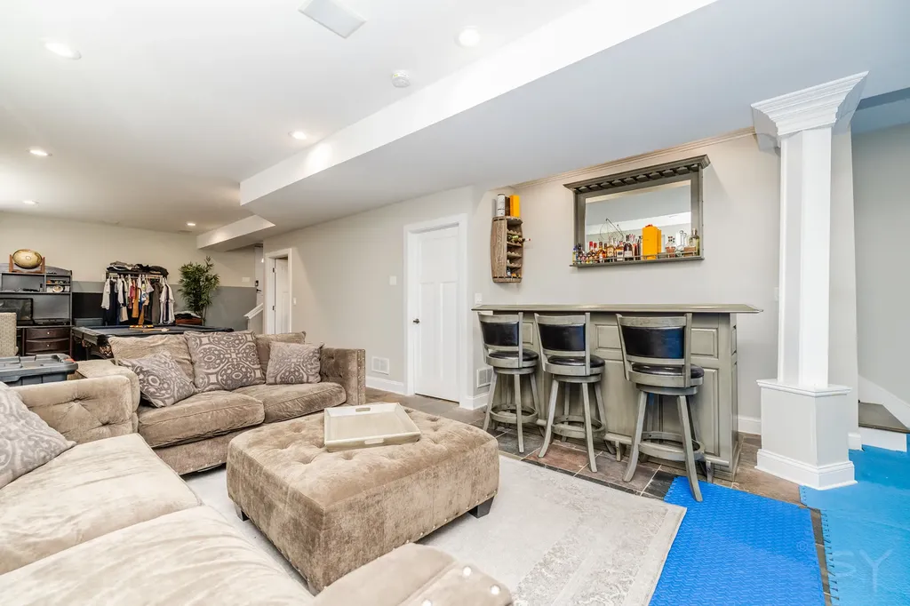 3238 North Pioneer Avenue Chicago IL 60634