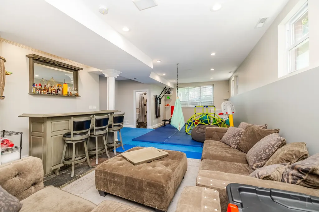 3238 North Pioneer Avenue Chicago IL 60634