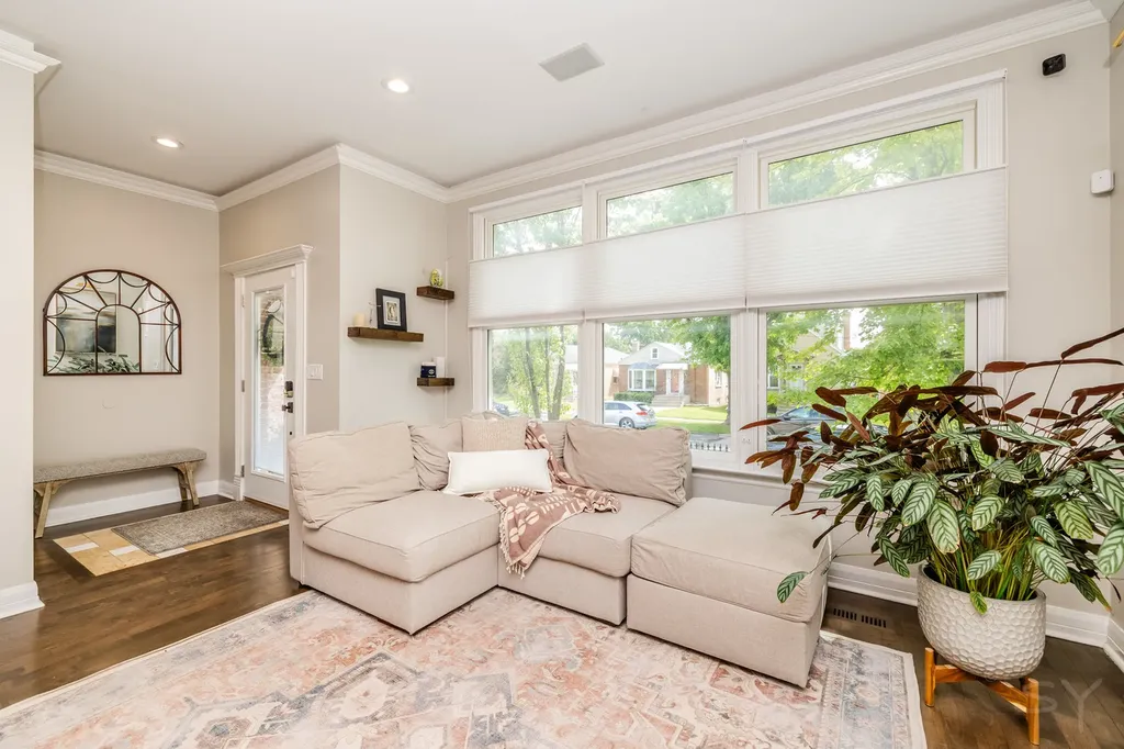 3238 North Pioneer Avenue Chicago IL 60634