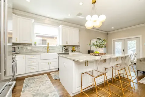 3238 North Pioneer Avenue Chicago IL 60634