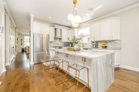 3238 North Pioneer Avenue Chicago IL 60634