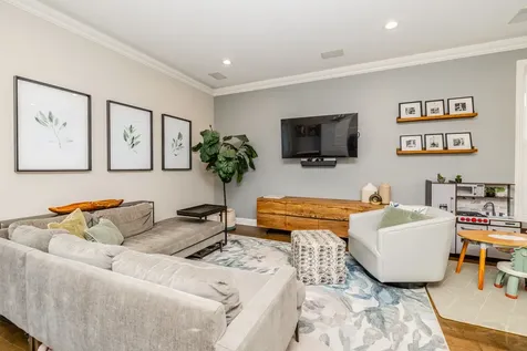 3238 North Pioneer Avenue Chicago IL 60634
