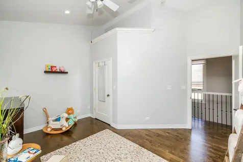 3238 North Pioneer Avenue Chicago IL 60634