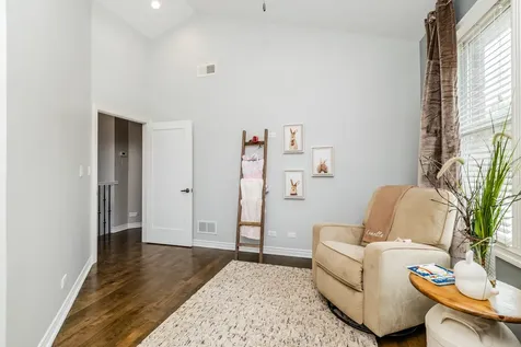 3238 North Pioneer Avenue Chicago IL 60634
