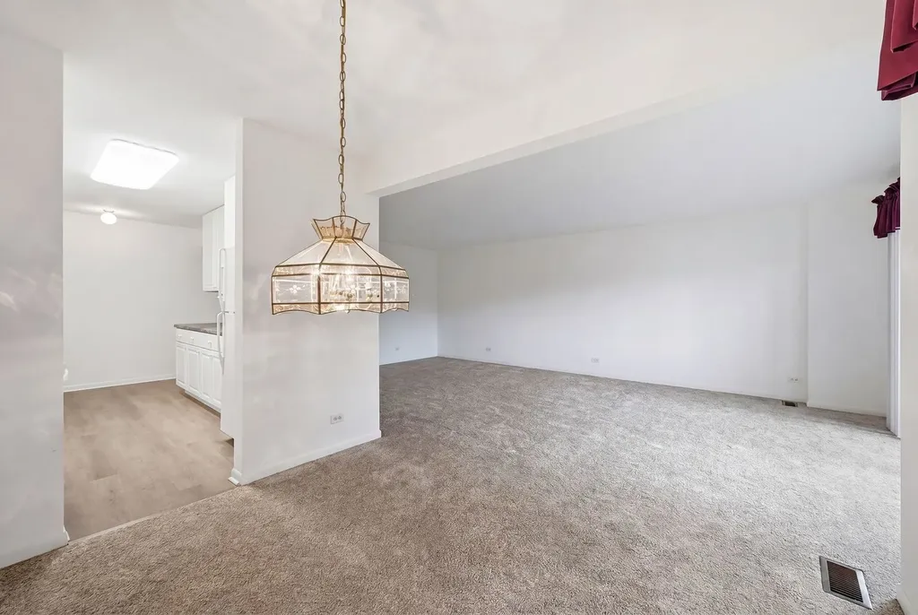 6818 Roberts Drive Woodridge IL 60517