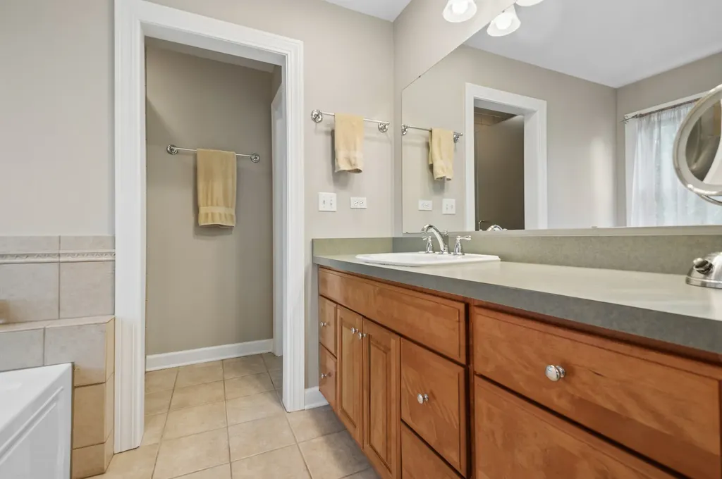 7143 North Mason Avenue Chicago IL 60646