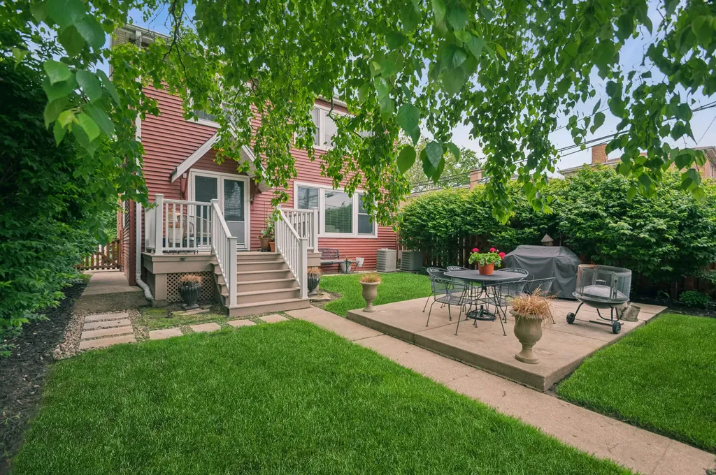 7143 North Mason Avenue Chicago IL 60646