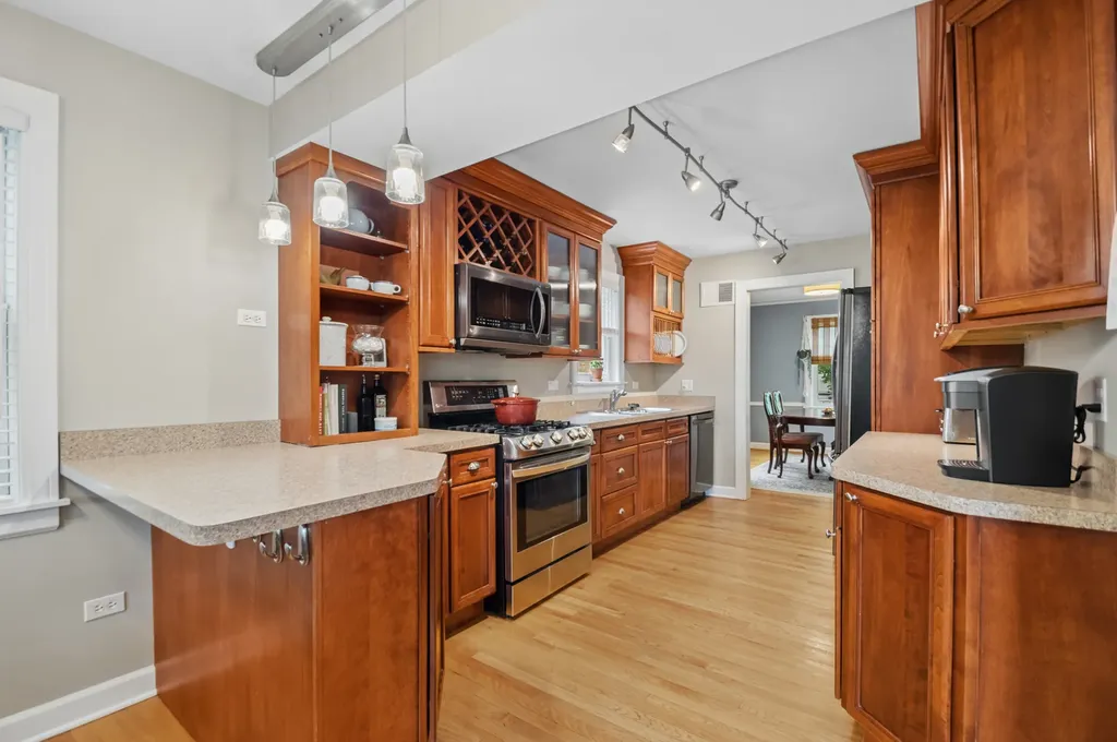 7143 North Mason Avenue Chicago IL 60646