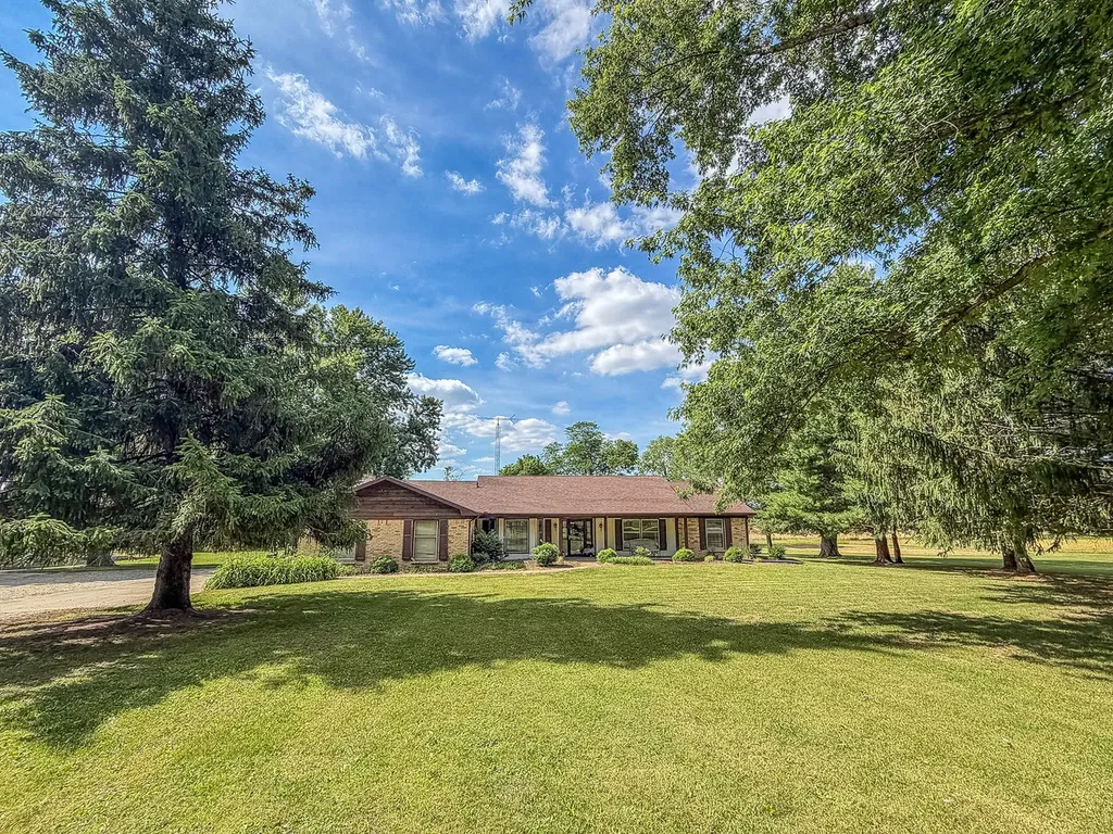 9758 East 1980 North Road Oakwood IL 61858