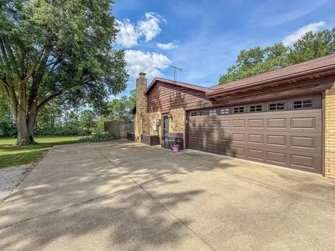 9758 East 1980 North Road Oakwood IL 61858