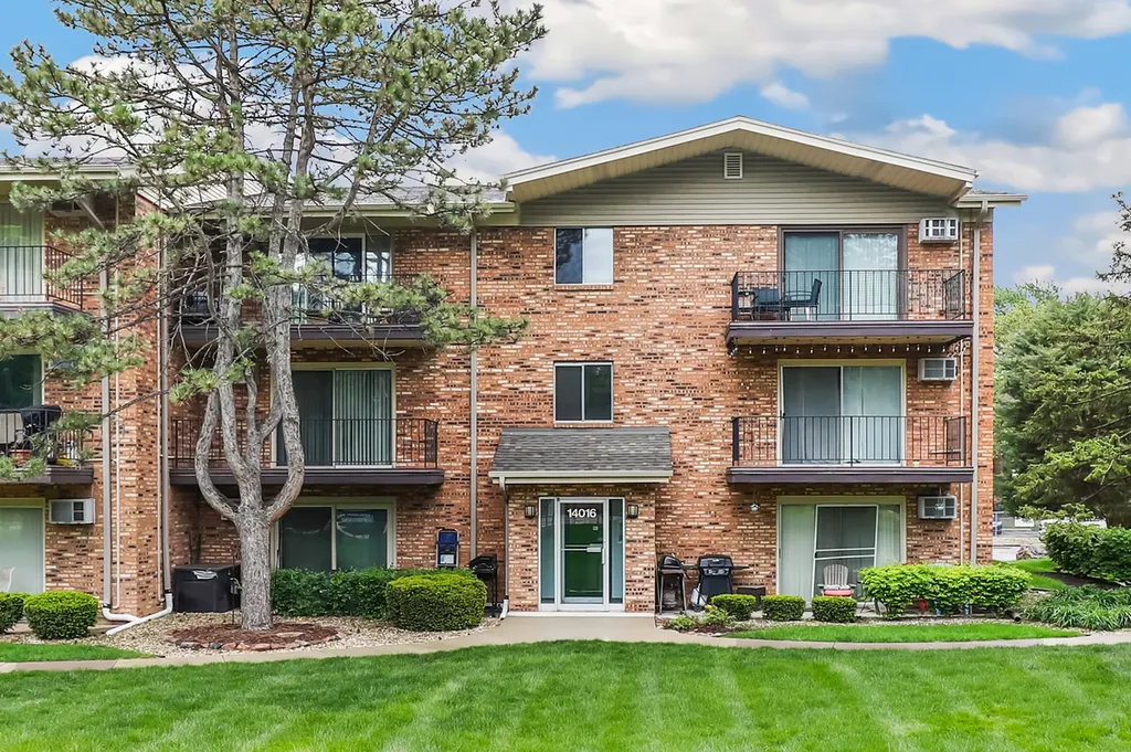 14016 Waterbury Drive Crestwood IL 60418