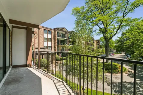 250 West Parliament Place Mount Prospect IL 60056