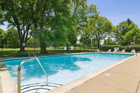 250 West Parliament Place Mount Prospect IL 60056