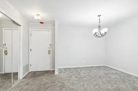 250 West Parliament Place Mount Prospect IL 60056
