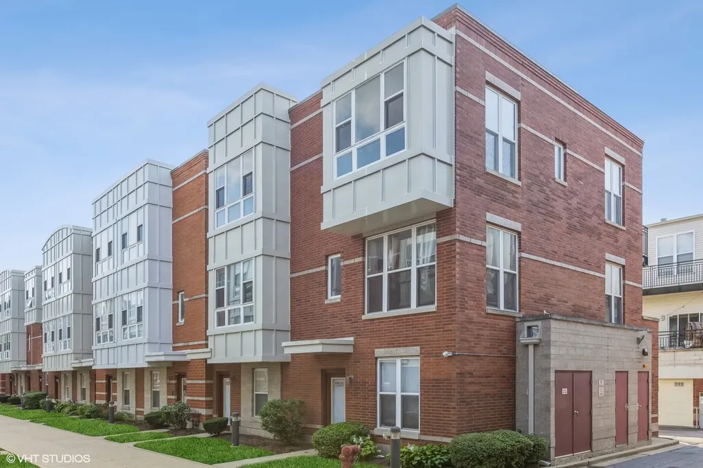 3238 North Kilbourn Avenue Chicago IL 60641