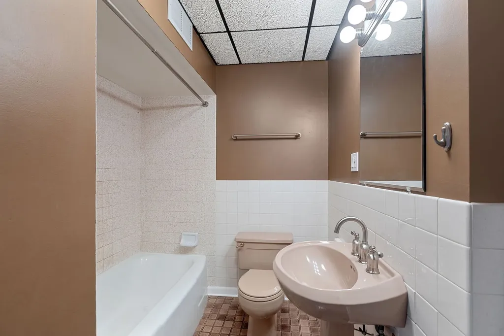 323 North Pleasant Road Lake Zurich IL 60047
