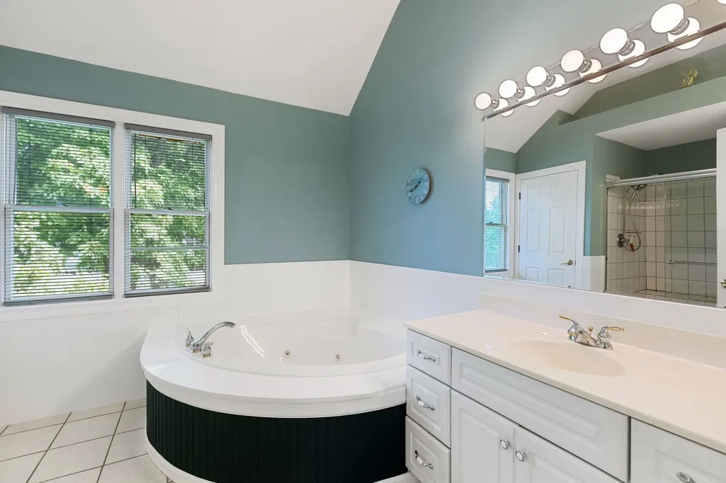 323 North Pleasant Road Lake Zurich IL 60047