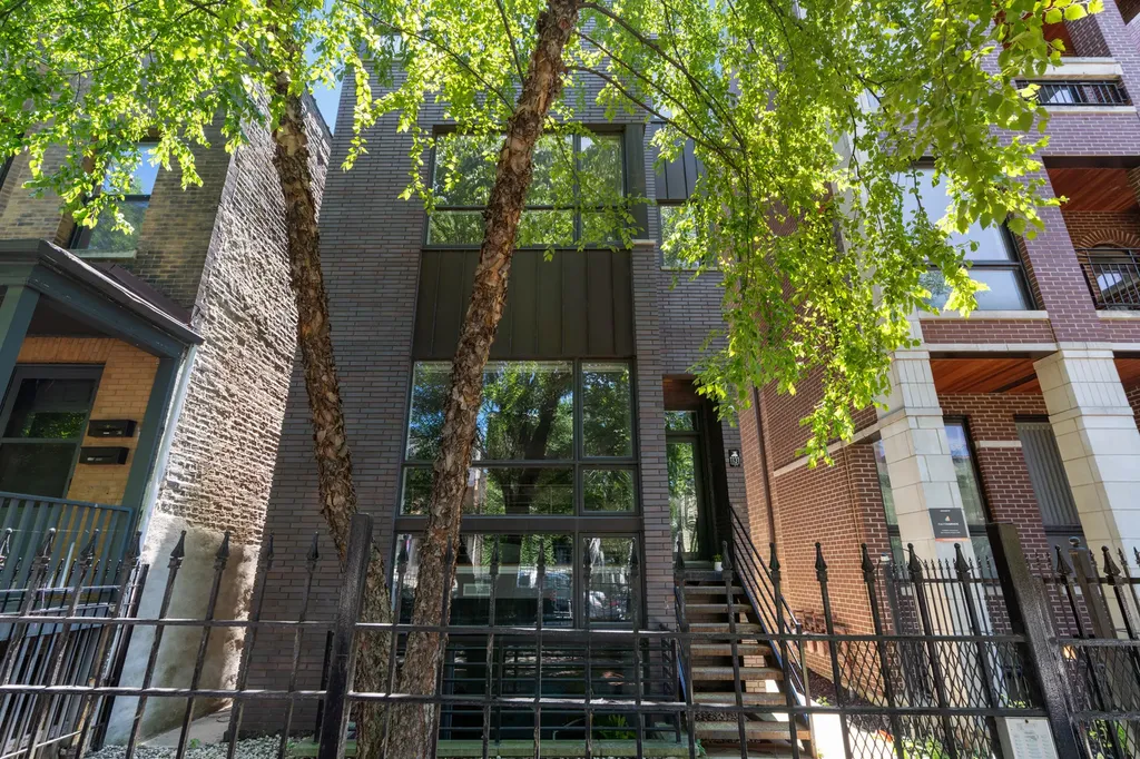 1131 West Addison Street Chicago IL 60613