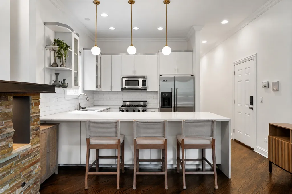 1131 West Addison Street Chicago IL 60613
