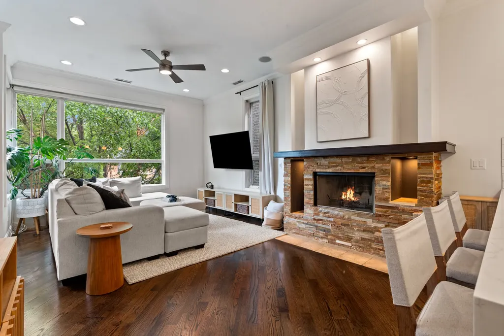 1131 West Addison Street Chicago IL 60613
