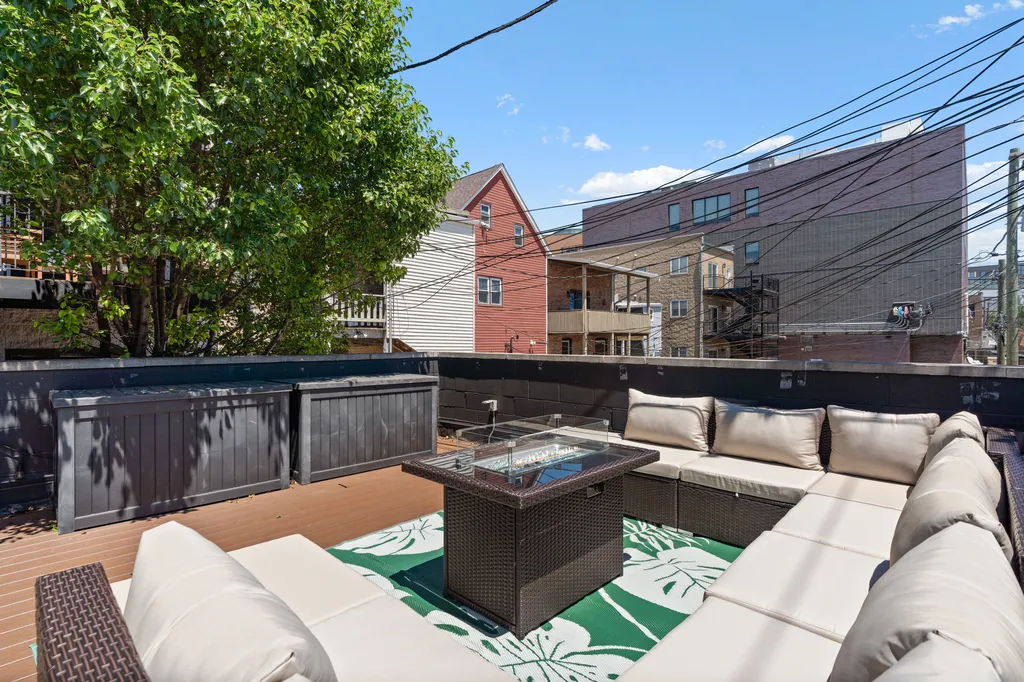 1131 West Addison Street Chicago IL 60613