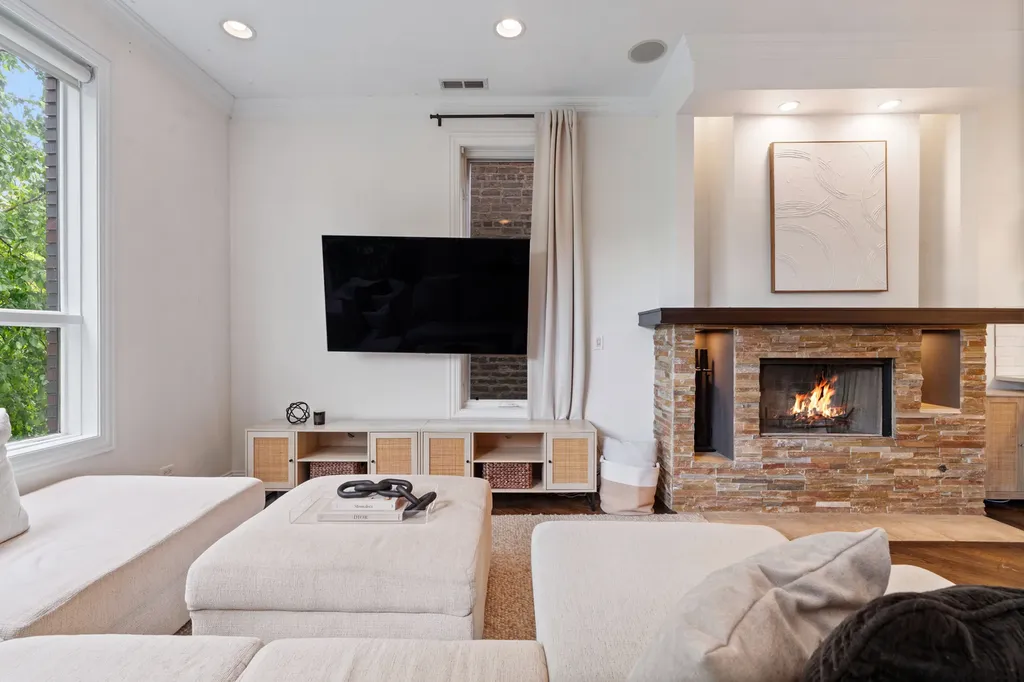 1131 West Addison Street Chicago IL 60613