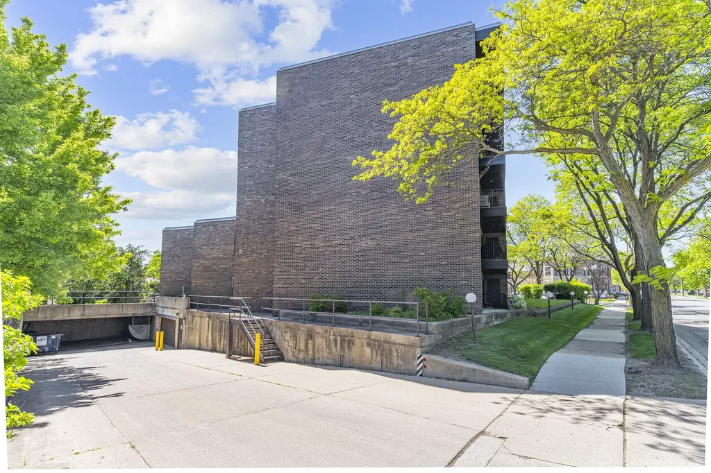 5019 Mulford Street Skokie IL 60077