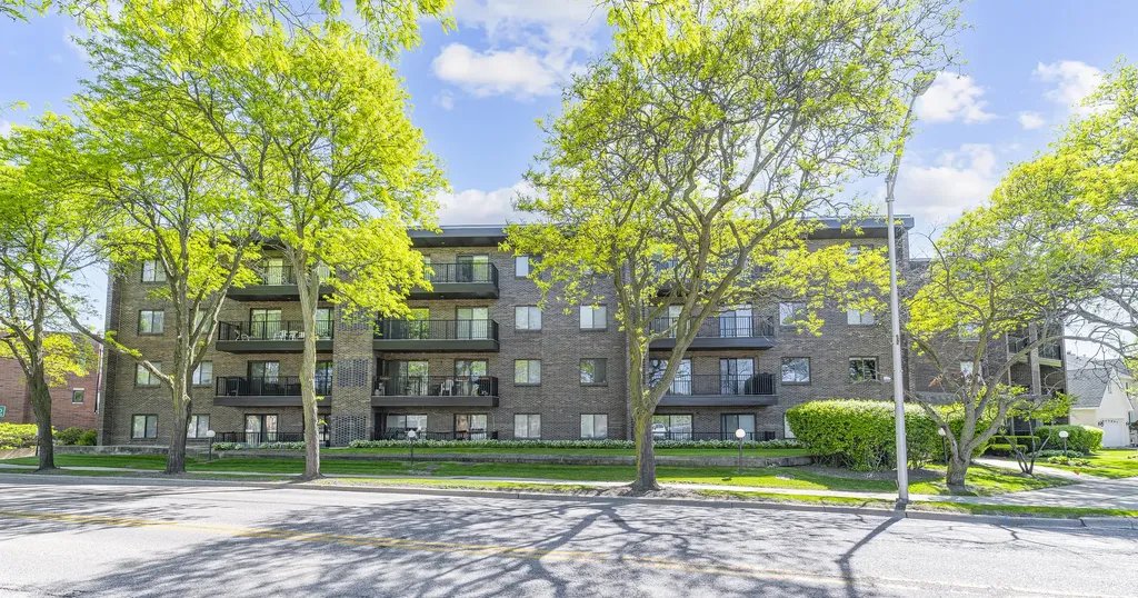 5019 Mulford Street Skokie IL 60077