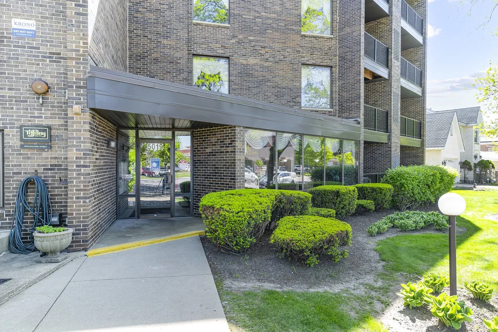 5019 Mulford Street Skokie IL 60077