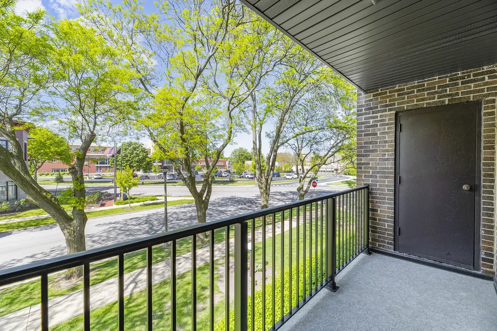 5019 Mulford Street Skokie IL 60077