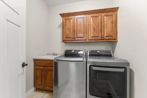 1107 Farm Lake Drive Mahomet IL 61853