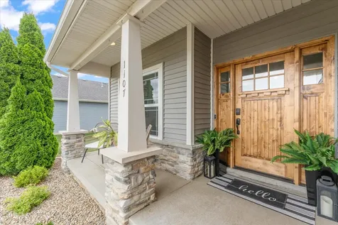 1107 Farm Lake Drive Mahomet IL 61853