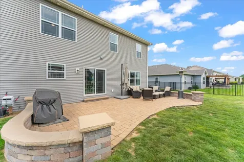 1107 Farm Lake Drive Mahomet IL 61853