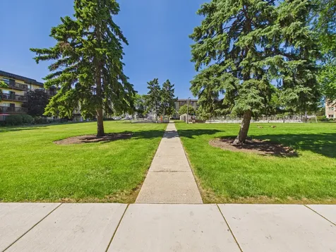2222 South Goebbert Road Arlington Heights IL 60005