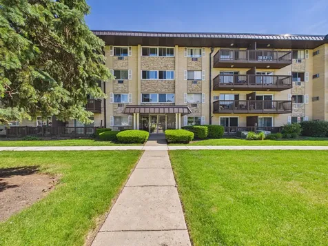 2222 South Goebbert Road Arlington Heights IL 60005