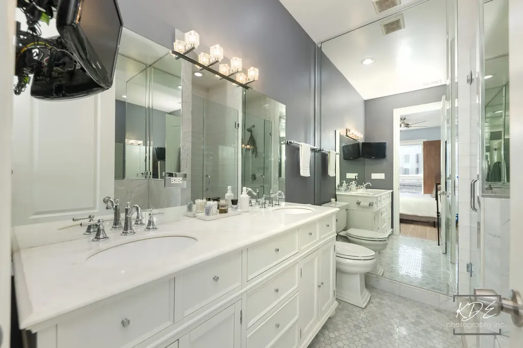 700 West Grand Avenue Chicago IL 60654