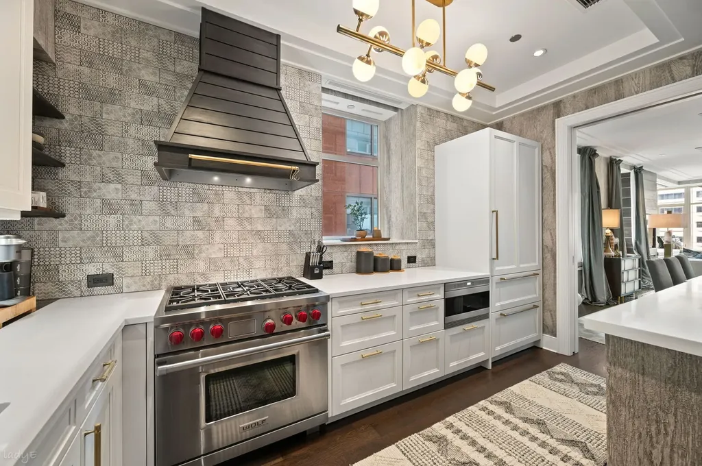 118 East Erie Street Chicago IL 60611