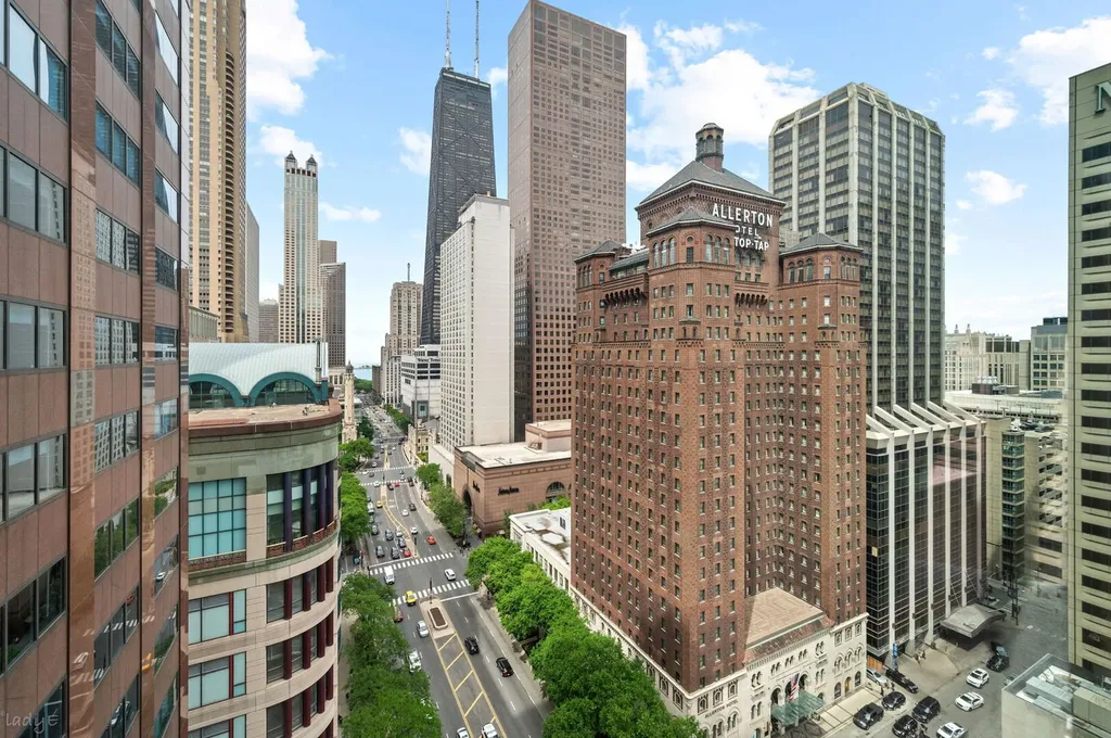 118 East Erie Street Chicago IL 60611