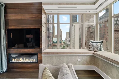 118 East Erie Street Chicago IL 60611