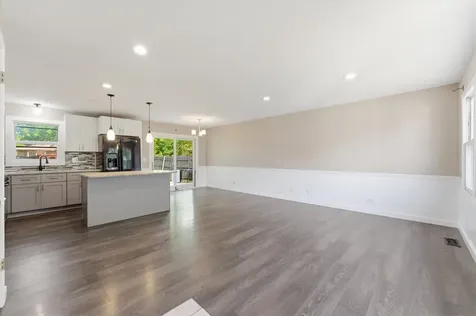 850 Gerald Avenue South Elgin IL 60177