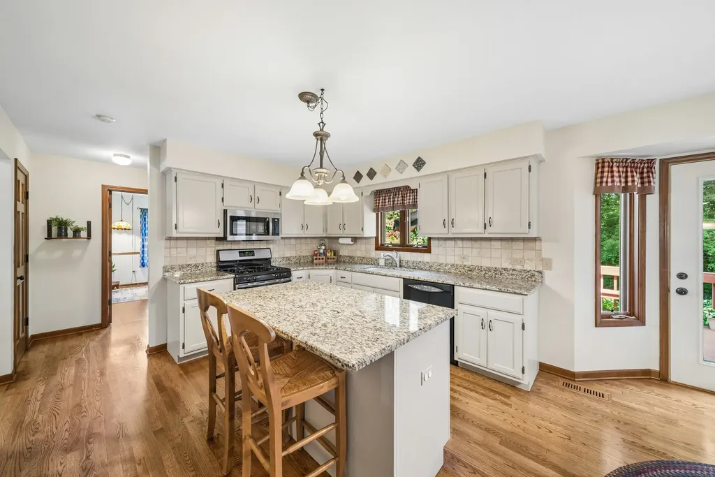 5S435 Arlington Avenue Naperville IL 60540