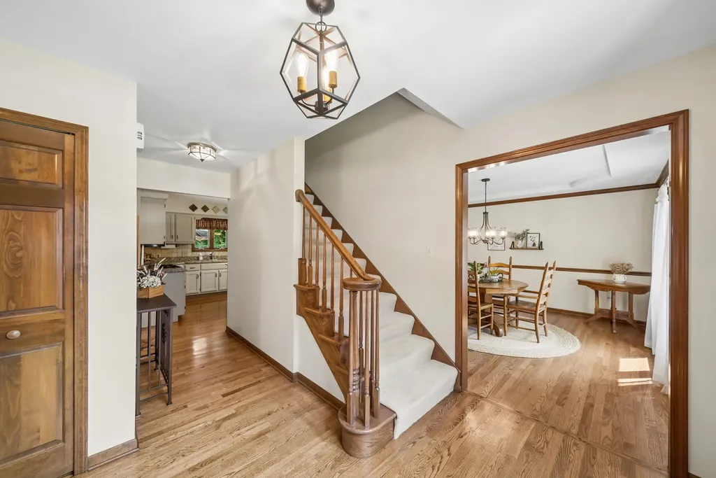 5S435 Arlington Avenue Naperville IL 60540
