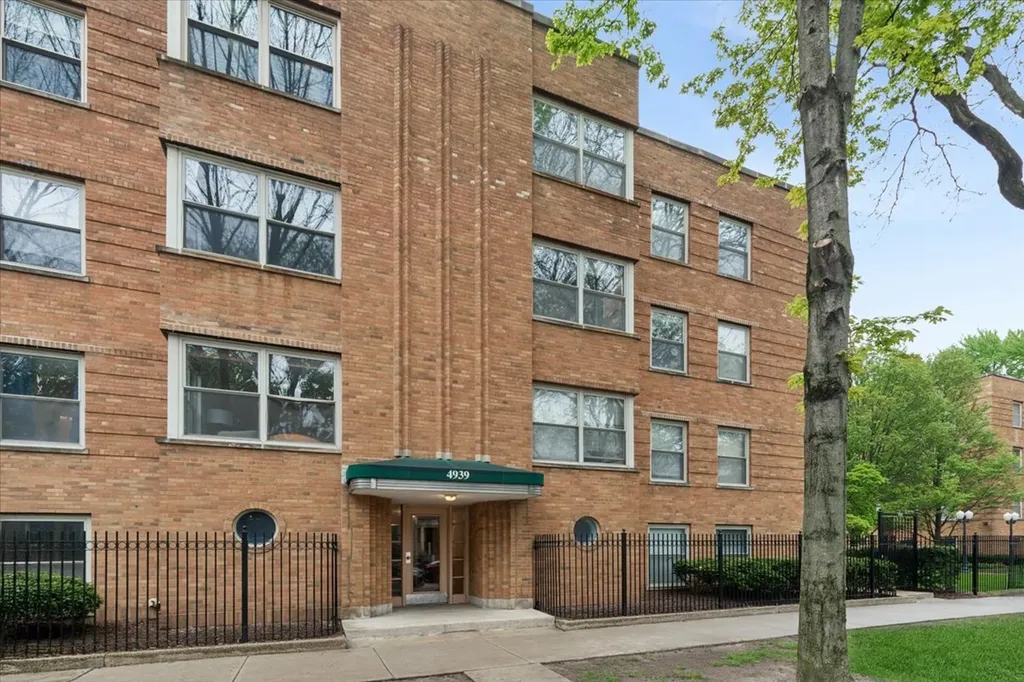 4939 North Wolcott Avenue Chicago IL 60640