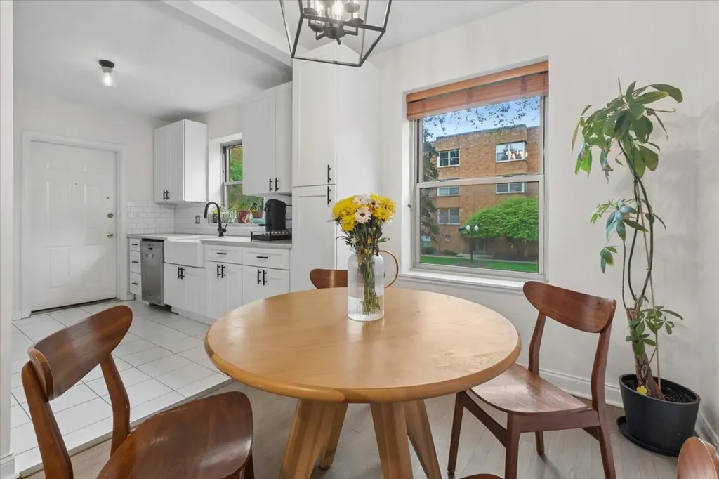 4939 North Wolcott Avenue Chicago IL 60640