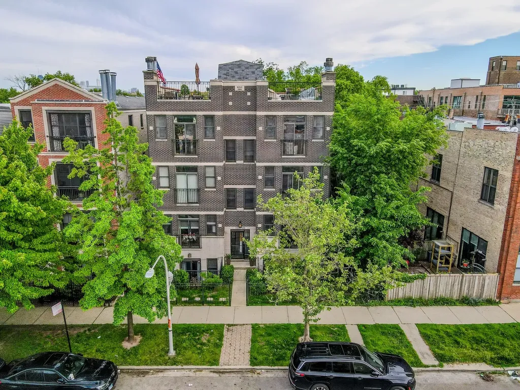 1109 West Cornelia Avenue Chicago IL 60657