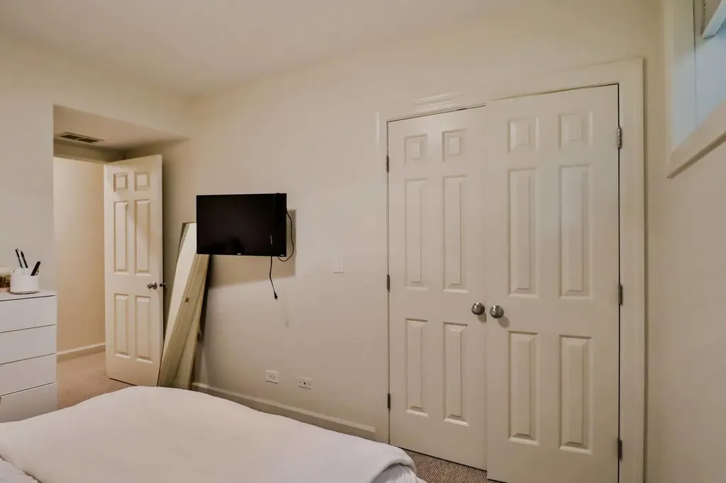 1109 West Cornelia Avenue Chicago IL 60657