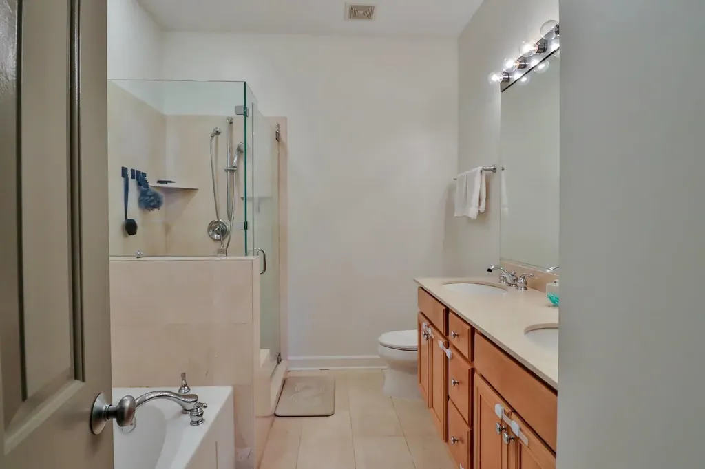 1109 West Cornelia Avenue Chicago IL 60657