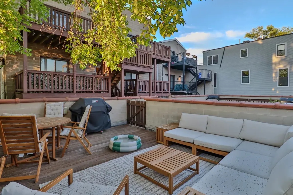 1109 West Cornelia Avenue Chicago IL 60657