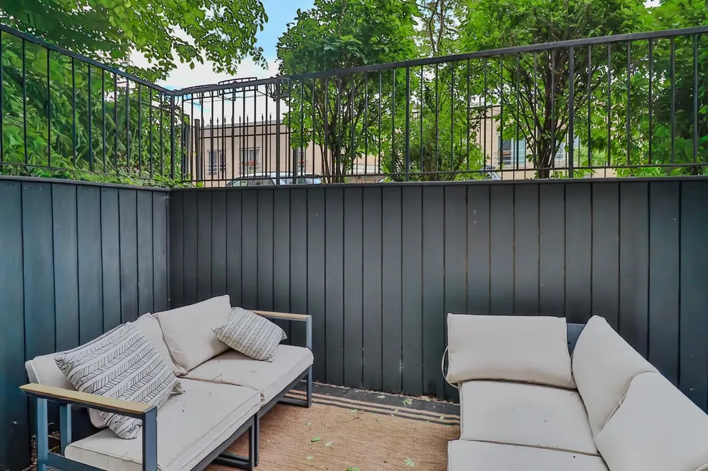 1109 West Cornelia Avenue Chicago IL 60657